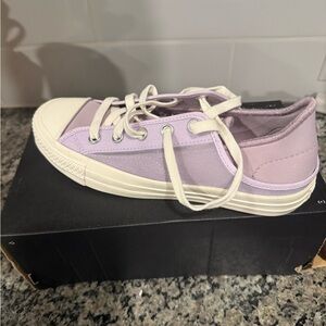 Lavender Converse New, never worn